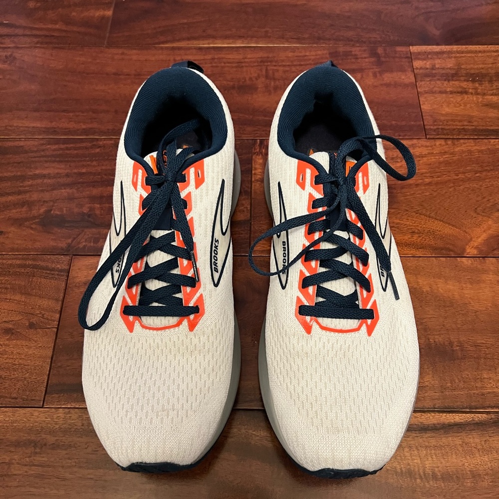 Brooks Levitate running sneakers